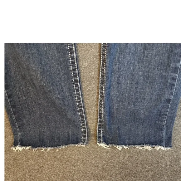Ariat REAL‎ MR Straight Ivy Dresden Denim Jeans Women's Size 33L Frayed - Picture 3 of 13